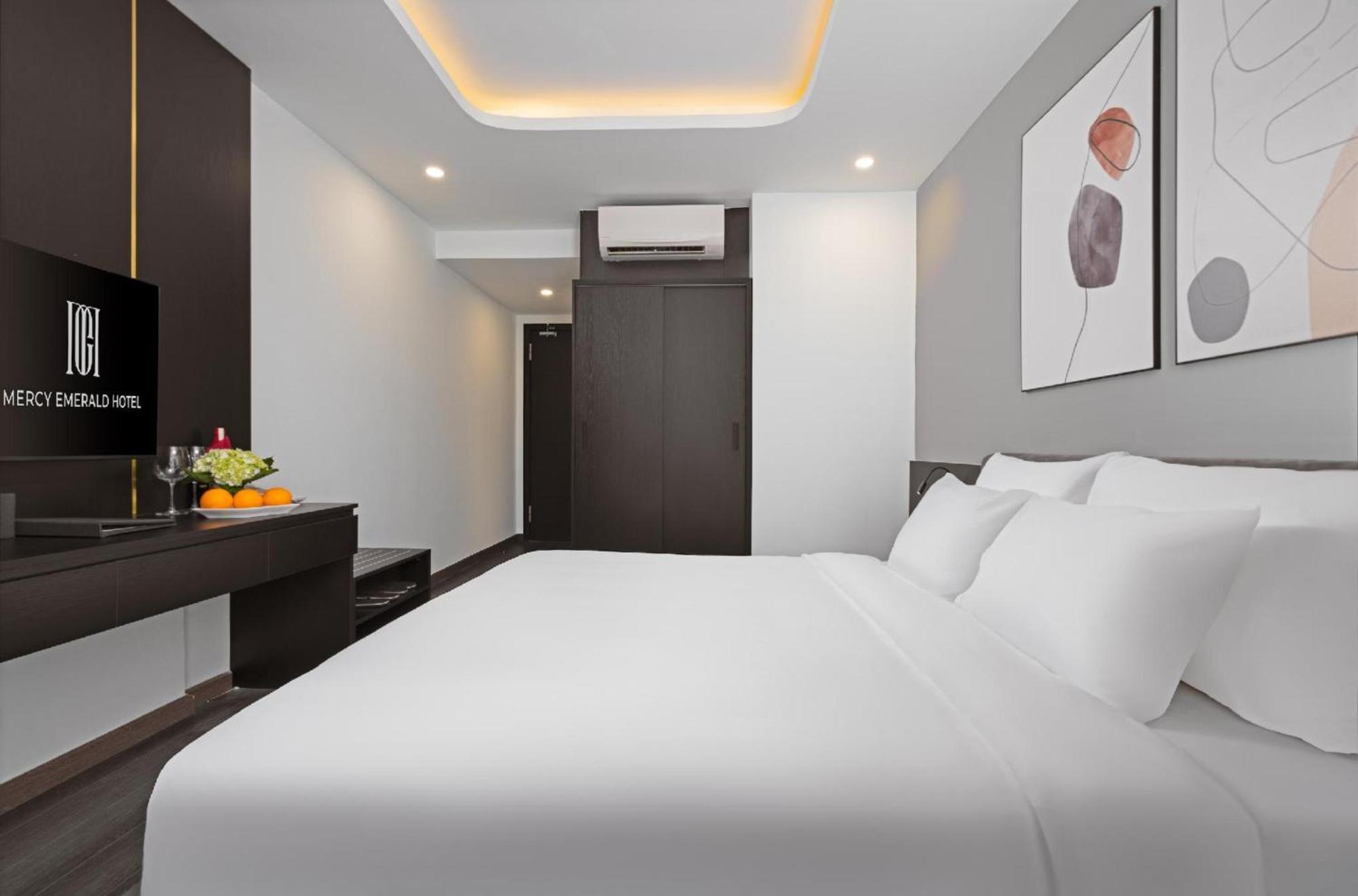 Mercy Emerald Hotel Da Nang Exterior photo